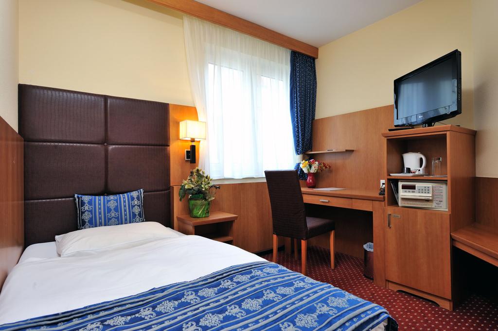 Image #2 - Carlton Hotel Buda Castle - Budapest