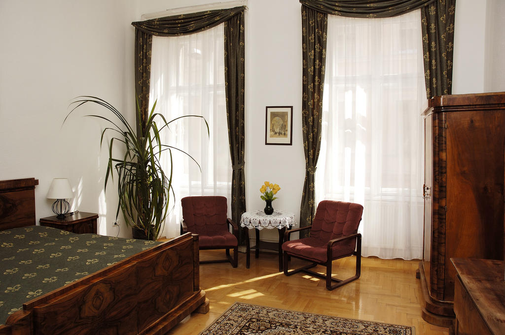 Image #5 - Maroon & Moss Residence - Budapest