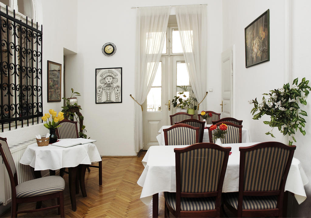 Image #8 - Maroon & Moss Residence - Budapest
