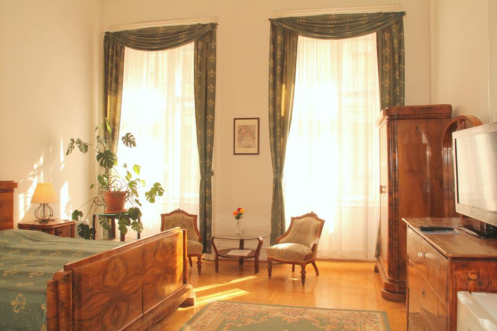 Image #28 - Maroon & Moss Residence - Budapest