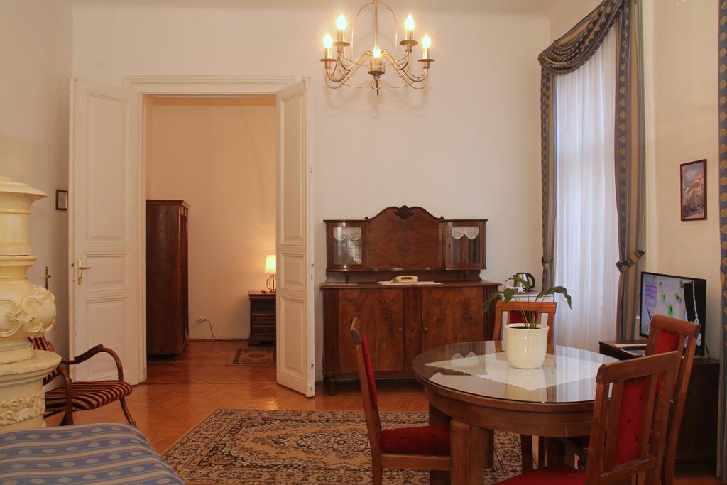 Image #33 - Maroon & Moss Residence - Budapest